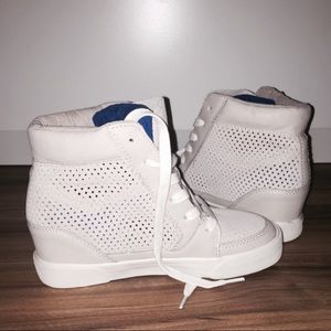 ❗️SOLD❗️ NWOT Bershka Wedge Sneakers